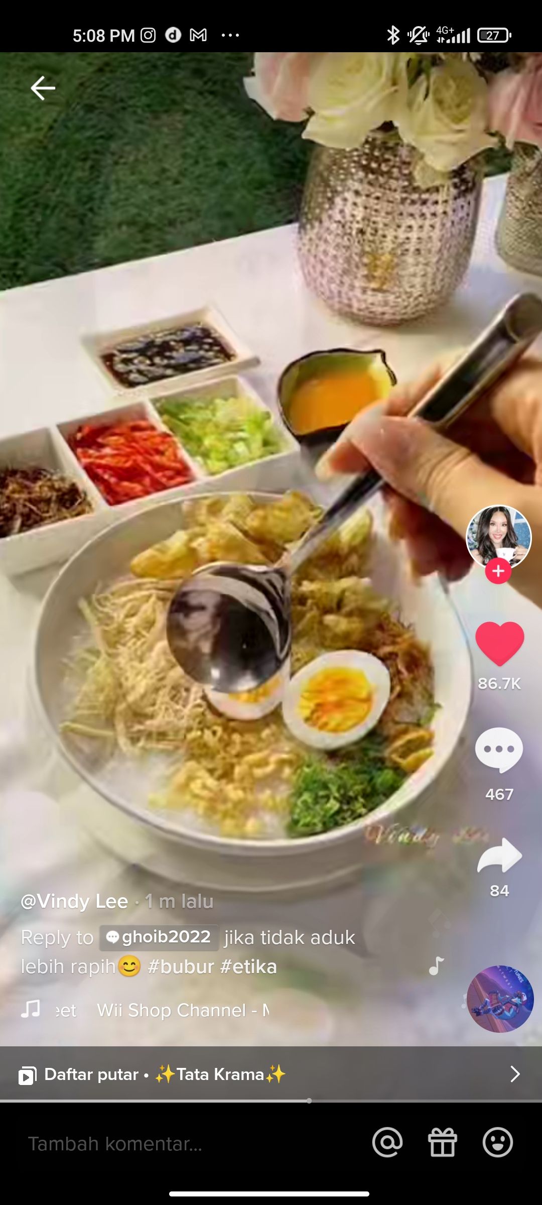 Makan Bubur Ayam yang Elegan