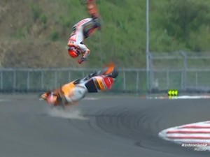 Marquez Jatuh Lagi di Mandalika, Netizen Guyon BPJS - Tikungan Angker