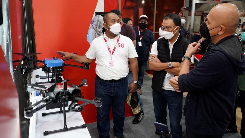 Koneksi internet 5G Telkomsel boleh berbangga lantaran mampu mengukir kecepatan melebihi 5 Gbps! Hal ini pun diakui oleh para peliput yang hadir di ajang internasional MotoGP Mandalika.