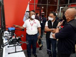 Momen Direksi-Komisaris Telkomsel Jajal Kecepatan 5G di Mandalika
