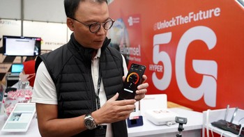 Salah satu yang merasakan langsung di lokasi gelaran MotoGP Mandalika adalah Direktur Network Telkomsel Nugroho. Ia menguji langsung kecepatan jaringan Hyper 5G di Booth 5G Experience Telkomsel Kawasan Mandalika. Pada pengujian di lapangan kombinasi frekuensi tersebut dapat menghasilkan kecepatan lebih dari 2 Gbps. Selain itu, Telkomsel juga melakukan penggelaran 5G menggunakan frekuensi milimeter wave 26 GHz yang untuk sementara juga diizinkan penggunaannya oleh Kominfo. Dimana pada pengujian, frekuensi tersebut dapat menghasilkan kecepatan 5G lebih dari 5 Gbps!