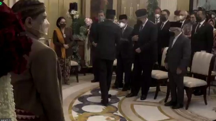 Momen Jokowi Sapa SBY-JK Usai Jadi Saksi Nikah Putri Tanjung
