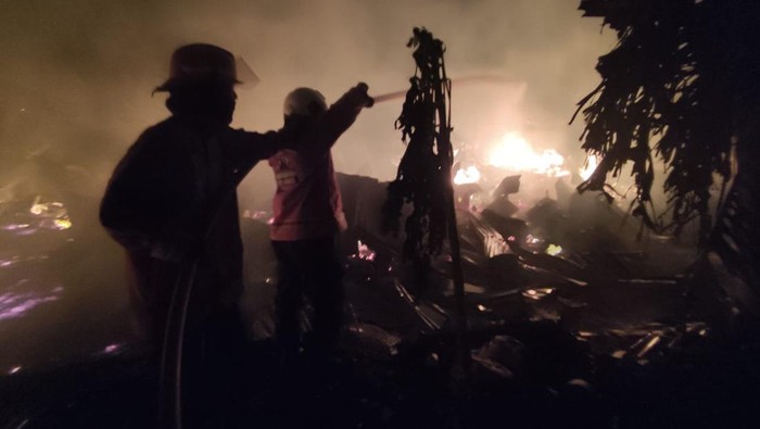 Pabrik Mebel di Bekasi Hangus Terbakar