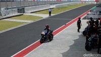 Rider Monster Energy Yamaha Fabio Quartararo meninggalkan garasinya. Foto: Novi/detikcom