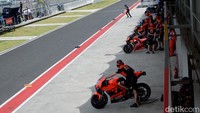 Deretan motor Tech3 KTM dan Red Bull KTM. Foto: Novi/detikcom