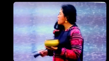 Tuh berhenti kan hujannya. Foto: (Twitter).