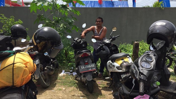 Penjaga motor mendapat untung dari MotoGP Mandalika, Lombok Tengah.