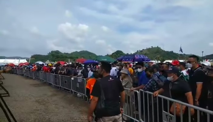 Penonton MotoGP mengamuk karena kelamaan antre