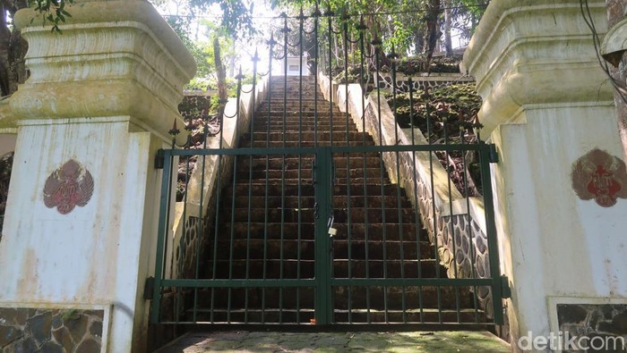 Pertapaan Kembang Lampir di Gunungkidul, DIY.