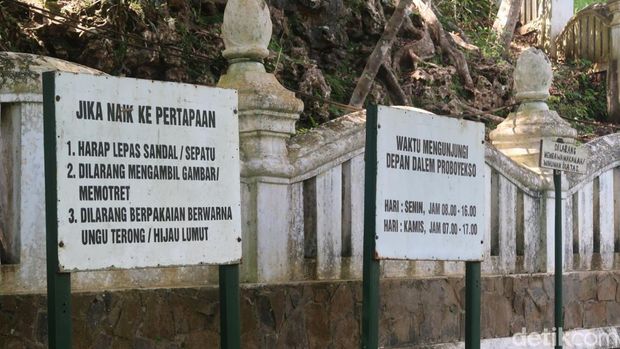 Pertapaan Kembang Lampir di Gunungkidul, DIY.