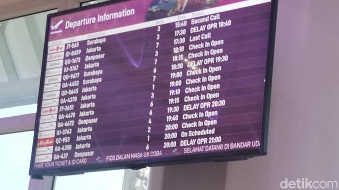 Sejumlah maskapai alami delay di Bandara Lombok Praya usai gelaran MotoGP Mandalika, Minggu (20/3/2022).