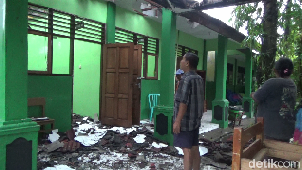 petir sambar smpn 3 yosowilangun