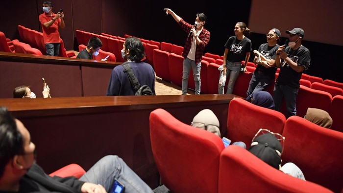 Potret Keseruan Nobar Asyik FIlm Baby Blues Di tengah deretan film yang rilis sepanjang awal tahun 2022, MVP Pictures bersama Telkomsel MAXstream menghadirkan Baby Blues, sebuah film yang bertemakan keluarga dengan sentuhan retro. Seperti apa kisah dan keseruannya?