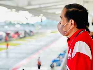 Aksi Jokowi saat Gelaran MotoGP Mandalika: Lepas Parade, Serahkan Trofi