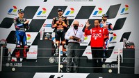 Pada race kali ini, Miguel Oliveira mengungguli pebalap lainnya. Pada posisi kedua ada Fabio Quartararo dan Johann Zarco. (Foto: Laily Rachev-Biro Pers Sekretariat Presiden).