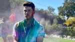 Priyanka Chopra-Nick Jonas Pamer Kemesraan saat Rayakan Holi