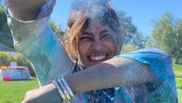 Holi merupakan sebuah festival awal musim semi yang dirayakan di India. Foto: (Dok. Instagram @priyankachopra)