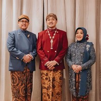 Selain catur weda tersebut, Chairul Tanjung juga memberikan pesan mendalam lainnya untuk Guinandra Jatikusumo. CT berharap, calon menantunya itu bisa menerima Putri Tanjung apa adanya. Samuel Rustandi/Morden.co