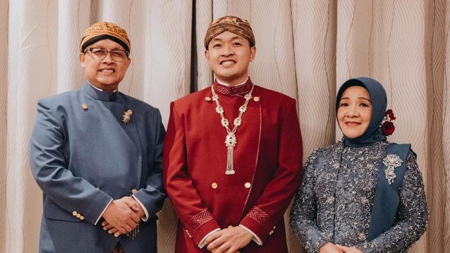 Selain catur weda tersebut, Chairul Tanjung juga memberikan pesan mendalam lainnya untuk Guinandra Jatikusumo. CT berharap, calon menantunya itu bisa menerima Putri Tanjung apa adanya. Samuel Rustandi/Morden.co