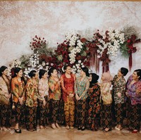 Catur weda adalah tradisi dalam pernikahan Jawa yang berupa empat wejangan atau nasihat untuk mengarungi bahtera rumah tangga calon pengantin nantinya. Wejangan atau nasihat ini disampaikan oleh ayah atau ibu dari pengantin wanita kepada calon pengantin pria. Samuel Rustandi/Morden.co