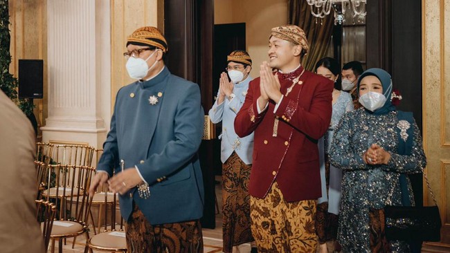 Midodareni sendiri seperti disampaikan perwakilan keluarga Guinandra merupakan budaya Jawa. Midodareni berasal dari kata widodari atau bidadari. Pada malam midodareni dipercaya bidadari turun dari khayangan untuk menyampaikan pesan dan mempercantik calon pengantin wanita. Samuel Rustandi/Morden.co