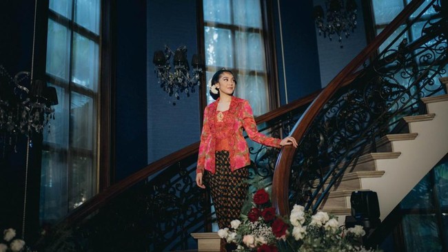 Sesuai permintaan Putri Tanjung, Chairul Tanjung menyampaikan catur weda pada Guinandra Jatikusumo. Samuel Rustandi/Morden.co