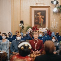 Pada malam midodareni ini, Guinandra Jatikusumo kembali menyampaikan kesungguhannya untuk mempersunting Putri Tanjung. Dan Putri pun mendapat pertanyaan dari ayahnya Chairul Tanjung apakah dia sudah benar-benar yakin untuk menikah dengan Guinandra. Samuel Rustandi/Morden.co