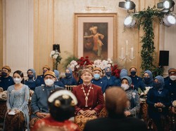 7 Foto Midodareni Jelang Pernikahan Putri Tanjung dan Guinandra Jatikusumo