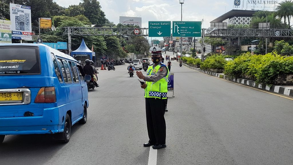 Ganjil genap ke arah ke Puncak Bogor tetap berlaku meski arus lalin ramai lancar, Minggu (20/3/2022).