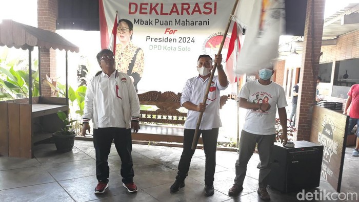 Relawan di Kota Solo mendeklarasikan dukungan calon presiden untuk Puan Maharani, Minggu (20/3/2022).