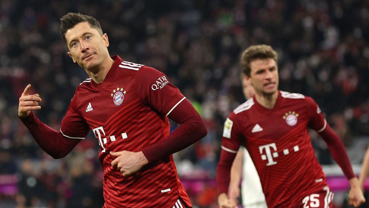Momen ketika Lewandowski dan Mueller merayakan gol ketiga Bayern ke gawang Union Berlin. Foto: Getty Images/Alexander Hassenstein