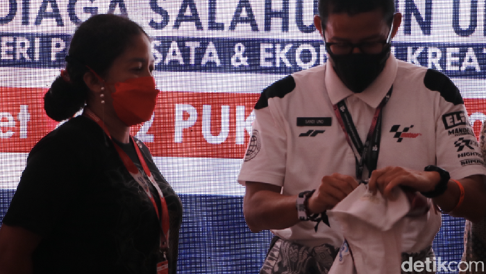 Menparekraf Sandiaga Uno mengatakan aksi wanita yang akrab disapa Mak Rara itu merupakan salah satu bentuk kearifan lokal.