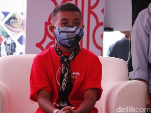 Bocah Rote Impersonator Komentator Nick Harris Tonton Langsung MotoGP