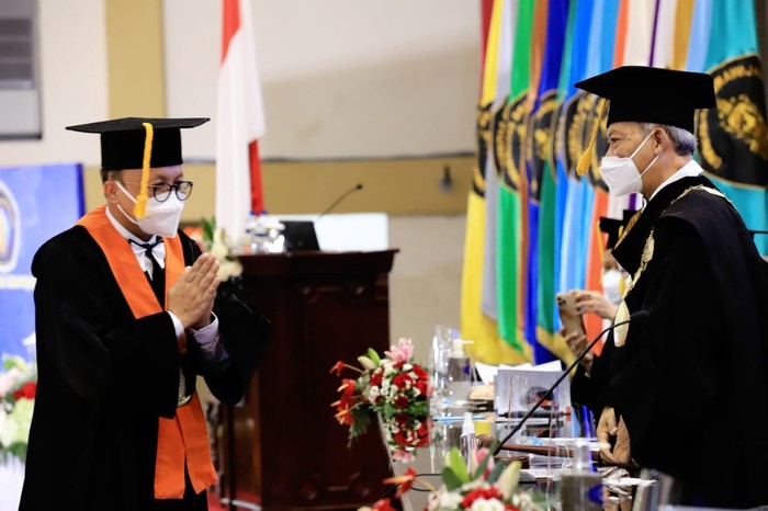 Sekjen Kemnaker Dapat Gelar Guru Besar Ilmu Kebijakan Publik Unibraw