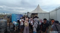 Sementara di belakang fasilitas medis disediakan mushola yang sayangnya ukurannya sangat kecil. Bandingkan dengan jumlah penonton MotoGP Mandalika yang diperkirakan lebih dari 60 ribu orang! (Foto: detikcom/Ardhi Suryadi)