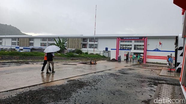 Sirkuit Mandalika diguyur Hujan