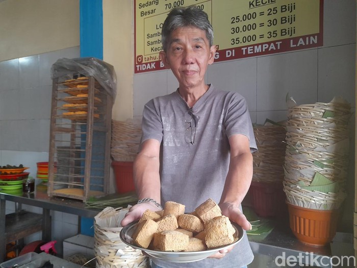 Tahu Palasari, penjual tahu Sumedang.