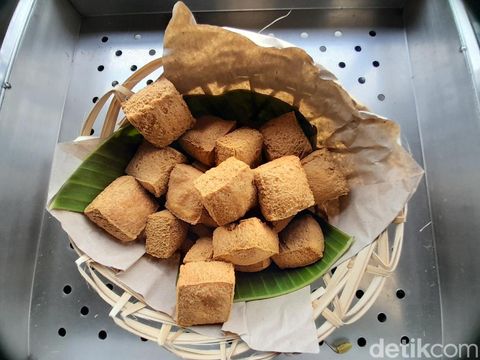 Tahu Palasari, penjual tahu Sumedang.