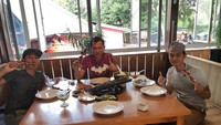 Lewat Instagrammya @mariosuryoaj1, ia sering membagikan momen seru saat mengendarai motor balap kesayangannya. Ia juga sering membagikan momen kulinerannya.  Foto: Instagram @mariosuryoaj1