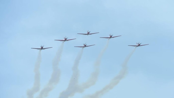 Tim Jupiter TNI AU Atraksi di Langit Mandalika