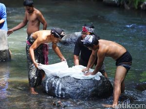 Mengenal Resik Lawon, Tradisi Bersihkan Kain Kafan Jelang Ramadhan di Banyuwangi