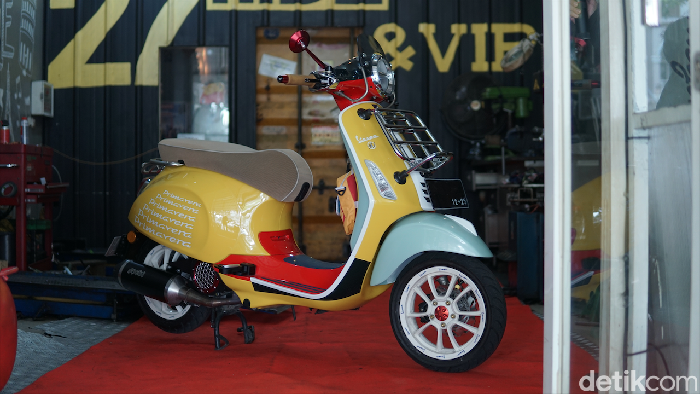 Vespa Primavera Sean Wotherspoon Awkarin