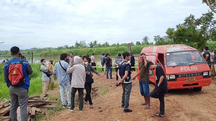 Warga temukan mayat pria di Sungai Bengkulu