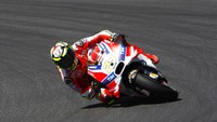 Satu lagi nama pebalap MotoGP penakluk sirkuit baru adalah Andrea Iannone. Iannone kala itu menjadi juara di Redbull Ring Spielberg Circuit, Austria pada tahun 2016. (AP/Erwin Scheriau)