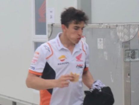 5 Momen Marc Marquez Melokal di Indonesia, Cicip Es Kelapa hingga Gorengan