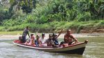Demi Vaksinasi Nasional, Kapolsek Termuda di Riau Masuk Keluar Hutan