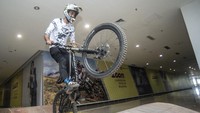 Kemudian pada kelas Master A juara pertama diraih oleh Konank Rully. ANTARA FOTO/Muhammad Adimaja  