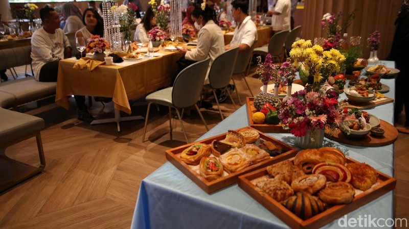 Gaya hidup masyarakat yang bervariasi menjadikan industri kuliner turut berkembang. Termasuk cara menyajikan menu, menu Eropa salah satunya.