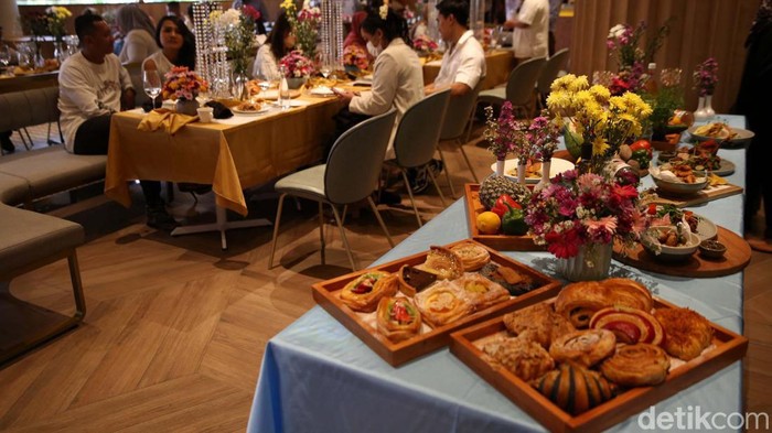 Asik Nongkrong dan Kulineran Bergaya Eropa Gaya hidup masyarakat yang bervariasi menjadikan industri kuliner turut berkembang. Termasuk cara menyajikan menu, menu Eropa salah satunya.