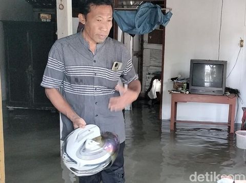 Banjir di Bojonegoro selatan meluas. Ratusan rumah warga di Desa Sembung dan Pacul terendam.